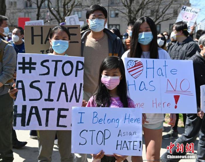 来自美国大华府地区的数百民众在首都华盛顿举行集会，抗议针对亚裔的仇恨和暴力行为 ...