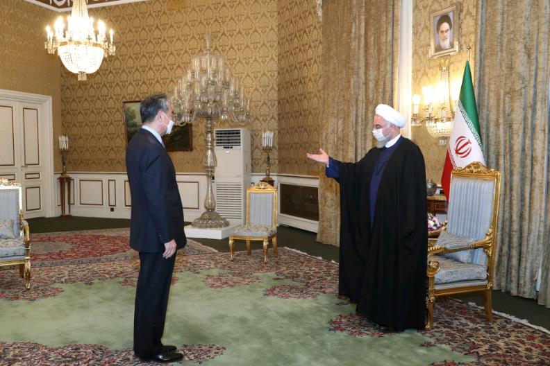 伊朗总统哈桑·鲁哈尼在德黑兰会见中国外交部长王毅