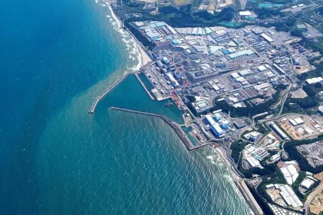 本福岛县，福岛核污染水排海，海面上已呈现出两种颜色。本文图片均为视觉中国 图 ...